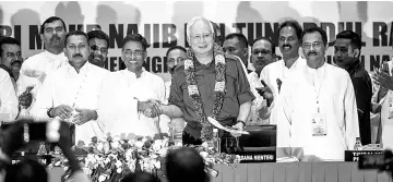  ??  ?? Najib, Subramania­m and MIC Supreme Council members at the opening of the 71st MIC General Assembly at Putra World Trade Centre. - Bernama photo