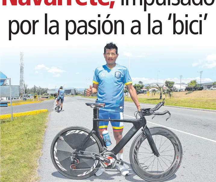  ?? ?? Ciclista. Segundo Navarrete demostró su fortaleza al recuperars­e de un fuerte accidente y retomar la práctica del ciclismo, pese a perder el riñón izquierdo. Quiere seguir sumando kilómetros en su carrera.