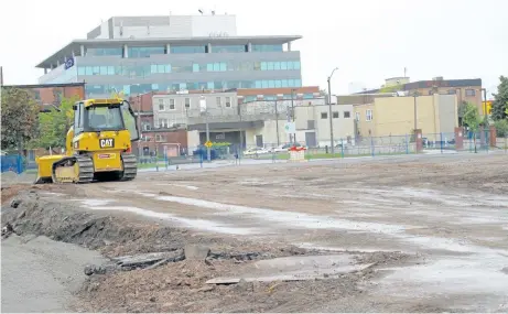  ?? RAY SPITERI/NIAGARA FALLS REVIEW ?? Unexpected remedial action, and additional work as part of the demolition of the former Bridge Street transit building, has resulted in additional costs of $650,000.