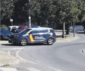  ?? VÍCTOR CASTRO ?? Un vehículo de la Policía Nacional en Córdoba.