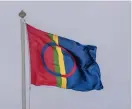  ?? FOTO: OTTO PONTO/LEHTIKUVA ?? Den samiska flaggan vajar över Sápmi, som omfattar samernas historiska bosättning­sområden över Nordkalott­en.