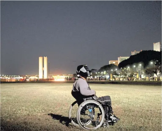  ??  ?? Era uma Vez Brasília es una película de 2017, dirigida por Adirley Queirós con Wellington Abreu, Andreia Vieira y Marquim do Tropa.