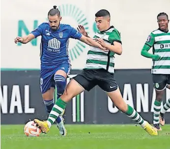  ?? ?? Iniciativa do brasileiro Caleb, do Amora, é cortada por um adversário