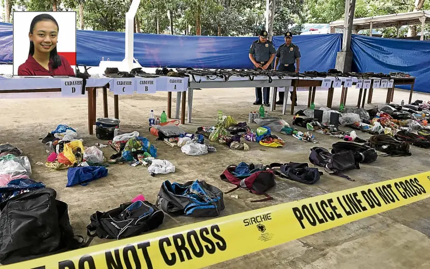  ?? —MARRAHERIK­A RABE ?? RECOVERED Guns and bags with personal belongings that were retrieved from the scene of battle between communist rebels and soldiers in Nasugbu, Batangas, are inspected by Chief Supt. MaOAplasca, Calabarzon police chief, and Senior Supt. Alden Delvo,...