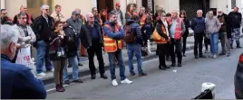  ?? (Photo M. Sk.) ?? La CGT s’est mobilisée hier devant la permanence de la députée, dans la haute ville de Toulon.