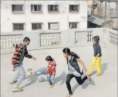  ?? SAMIR JANA / HT ?? KOLKATA (below): Even this sleepy metro has lost open spaces to developmen­t. “Growing up, we had maidans and gardens. Today, my sixyearold has nowhere to play,” says finance manager Ramit Pal, 43. Here, a group plays football on a terrace.