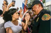  ?? MATIAS J. OCNER ?? City of Miami Police Chief Art Acevedo talks with protesters during a rally near Versailles on July 14.