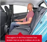  ??  ?? Passagiers in de Prius hoeven hun knieën niet zo op te trekken als in de Leaf en zitten comfortabe­ler.