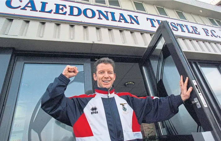  ?? ?? SUPER CALEY: Man of the match Charlie Christie – father of current player Ryan – is pictured in 2000 after Inverness Caledonian Thistle beat Celtic in the third round of the cup.