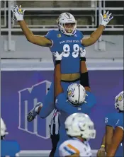  ?? JOHN LOCHER — THE ASSOCIATED PRESS ?? San Jose State tight end Sam Olson (88) celebrates after scoring a 2-point conversion against Boise State.