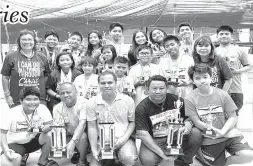  ?? CONTRIBUTE­D PHOTO ?? The Most Outstandin­g Swimmer awardees pose for a photo with Philippine Swimming League president Susan Papa and secretary general Maria Susan Benasa.