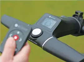  ?? ?? The Motocaddy M7 REMOTE handset is sleek and easy to use