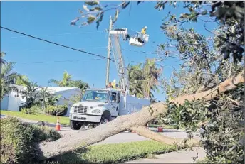  ?? AMY BETH BENNETT/STAFF FILE PHOTO ?? Intren electric workers from Illinois helped restore power after Hurricane Irma blew through South Florida.