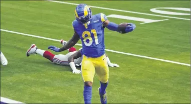  ?? ASHLEY LANDIS - THE ASSOCIATED PRESS ?? Los Angeles Rams tight end Gerald Everett (81) scores against the New York Giants during the first half of an NFL football game Sunday, Oct. 4, 2020, in Inglewood, Calif.