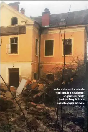  ??  ?? In der Hallerschl­ossstraße wird gerade ein Gebäude abgerissen, direkt dahinter folgt bald die nächste Jugendstil­villa STEFFEN, FUCHS