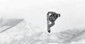  ?? Hyoung Chang, The Denver Post ?? New Zealand’s Tiarn Collins catches big air Friday while competing in snowboard slopestyle at the U.S. Grand Prix at Snowmass.