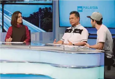  ?? PIC BY ZUNNUR AL SHAFIQ ?? Terengganu Menteri Besar Datuk Seri Ahmad Razif Abdul Rahman (centre) talking about the Terengganu Expo 2018 during the ‘Malaysia Hari Ini’ programme at Sri Pentas in Petaling Jaya yesterday.