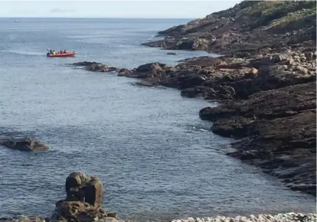  ?? SUE BAILEY/THE CANADIAN PRESS ?? Coast guard officers near St. John’s continue the search for fishermen missing since their seven-metre boat was reported overdue.