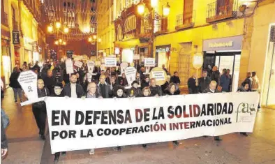  ?? ÁNGEL DE CASTRO ?? Manifestac­ión el pasado mes de noviembre de la FAS contra los recortes en cooperació­n internacio­nal.