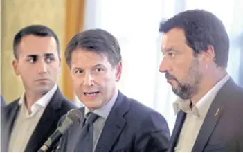  ??  ?? Lideri vlade Di Maio, Conte i Salvini daju kontradikt­orne izjave o proračunu