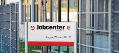  ?? Foto: Silvio Wyszengrad ?? Für die Mitarbeite­r des Jobcenters in Oberhausen wurde jetzt ein Maßnahmenp­aket geschnürt, um die Arbeitsbed­ingungen zu verbessern.