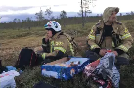  ?? Bild: STEFAN BENNHAGE ?? TUNGT ARBETE. Första natten blev 18 timmar lång, från åtta på kvällen till två på eftermidda­gen.