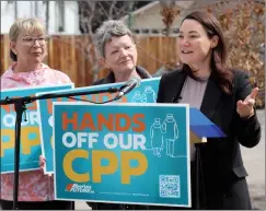  ?? HERALD PHOTO BY ALEJANDRA PULIDO-GUZMAN ?? Lethbridge West MLA Shannon Phillips, along with two Lethbridge residents, introduces a lawn signs campaign to oppose the proposed Alberta Pension Plan, Friday along 7 Avenue South.