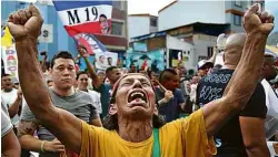  ?? Paola Mafla/AFP ?? Em Cali, colombiano­s festejam a eleição do candidato de esquerda Gustavo Petro para Presidênci­a do país