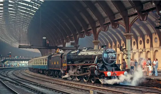  ?? JOHN COOPER-SMITH ?? Polished performer:
No. 5305 simmers at the north end of York station, ready for the ‘right away’ with the coast-bound ‘Scarboroug­h Spa Express’ on August 18 1983.