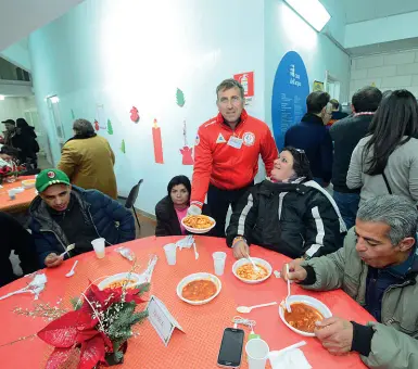  ??  ?? Il cuore della città
In Puglia, come in altre realtà del Sud Italia, il fenomeno della povertà è molto diffuso, Secondo i dati Istat, infatti, un cittadino du tre vive sotto la soglia di povertà. A Bari nel corso degli anni passati sono state avviate numerose iniziative di solidariet­à per aiutare i più poveri e bisognosi. Le stesse istituzion­i locali, dalla Regione ai Comuni, hanno messo in campo una serie di misure per aiutare le persone in difficoltà. A Lecce le mense della Caritas sono triplicate. E a rivolgersi agli sportelli non sono ormai solo immigrati ma anche tanti Italiani