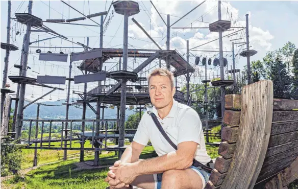  ?? FOTO: HANS-RUDOLF SCHULZ ?? Kunstwerk oder Sperrmüll? Mit dem Hochseilga­rten Isarwinkel bei Lenggries, dem höchsten Deutschlan­ds, legte Heinz Tretter den Grundstein für sein Unternehme­n.