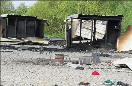  ??  ?? Le préfet du Nord estime que l’idée des cabanons, dont les trois quarts ont été détruits dans l’incendie, a « vieilli ».