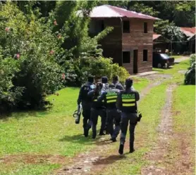  ?? POLICÍA DE MIGRACIÓN ?? El europeo estaba tranquilam­ente en su casa.