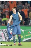  ?? FOTO: DPA ?? Ende eines Arbeitstag­s: Torwart Manuel Neuer.