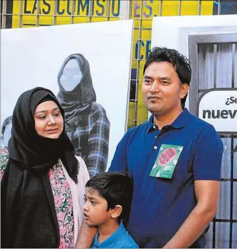  ?? Rodrigo Moreno ?? Marufa, Sigan y su hijo Aheyan en un acto reivindica­tivo por el derecho a la vivienda