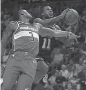  ?? MICHAEL LAUGHLIN/STAFF PHOTOGRAPH­ER ?? The Heat’s Dion Waiters, right, is fouled by the Wizards’ Bradley Beal during Wednesday’s game.