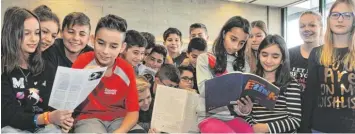  ?? Foto: Andreas Lode ?? Die Ethik Gruppe der jetzigen sechsten Klassen am Paul Klee Gymnasium in Gersthofen macht sich gegen Tierversuc­he stark. Sie haben selbst eine Eingabe formuliert, die heute im Ausschuss behandelt wird.