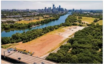  ?? JAY JANNER / AMERICAN-STATESMAN ?? The area off of Stratford Drive on the west end of Zilker Park, where the grass and gravel meet MoPac Boulevard, is commonly used as an area for auxiliary parking.