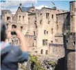  ?? FOTO: DPA ?? Auch das Heidelberg­er Schloss ist ein Anziehungs­punkt. Deutschlan­d ist als Reiseland beliebt.