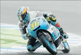  ?? FOTO: EFE ?? Joan Mir desaprovec­hó el primer ‘match-ball’ para certificar el título de Moto3