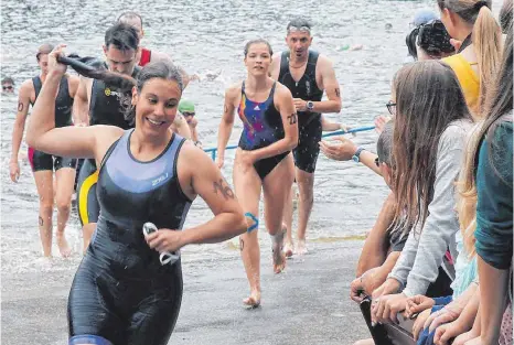  ?? ARCHIVFOTO: AFI ?? Kressbacht­riathlon - Die Schwimmer kommen an. Bald steigt wieder der traditione­lle Triathlon.