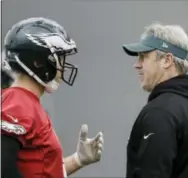  ?? MATT ROURKE — THE ASSOCIATED PRESS ?? Doug Pederson talks with Nick Foles during practice Thursday.