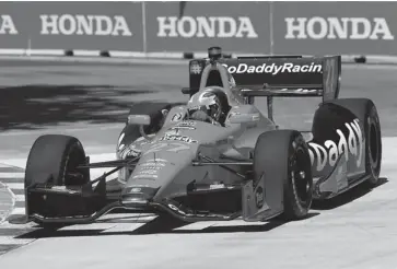  ?? CHRIS TROTMAN/GETTY IMAGES ?? James Hinchcliff­e is a favourite to win this weekend in the Honda Indy races in Toronto where he will be piloting the No. 27 GoDaddy Chevrolet, seen here during practice on Friday.