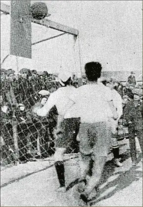  ?? ?? → La única foto del partido. Esta imagen de una canasta colgada sobre el travesaño, publicada por la revista ‘La Jornada Deportiva’, es la única que existe del histórico partido.