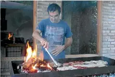  ?? JODI YEATS ?? Nacho Sanchez prepares guests a real Argentinia­n barbecue at Lujan de Cuyo BnB in Mendoza.