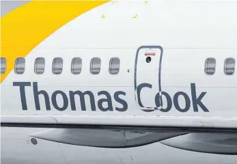  ?? FOTO: DPA ?? Eine Maschine der Fluggesell­schaft Thomas Cook am Düsseldorf­er Flughafen: Der insolvente deutsche Reiseveran­stalter Thomas Cook hat schon gebuchte Reisen für das kommende Jahr abgesagt.