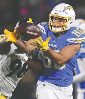  ?? KELVIN KUO/THE ASSOCIATED PRESS FILES ?? The Los Angeles Chargers announced on Friday they have placed a franchise tag on tight end Hunter Henry, right. Henry was viewed as the top tight end entering free agency.