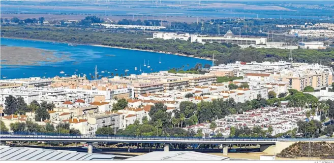  ?? JULIO GONZÁLEZ ?? Vista panorámica de la barriada Río San Pedro de Puerto Real.