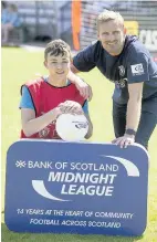  ??  ?? Delighted Lewis Mcintyre with former Scotland winger Gary Teale