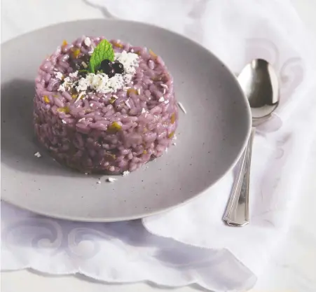  ?? ROSA WESTINGHOU­SE ?? Try a juicy Shiraz with this vibrantly rich risotto featuring B.C. blueberrie­s.